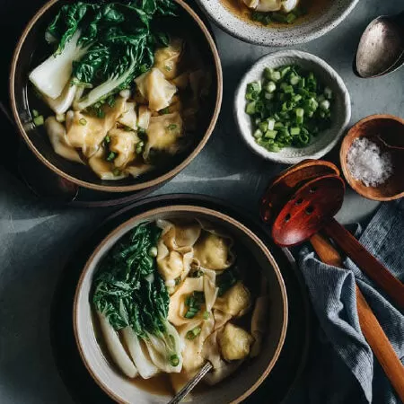 Công thức bánh bao kiểu Hoa ngon nhất: Súp gà hoành thánh