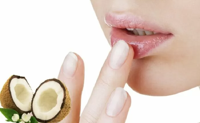Trị khô môi bằng dầu dừa