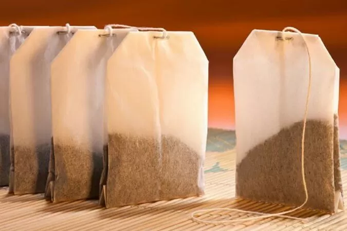 Trị khô môi bằng túi trà xanh