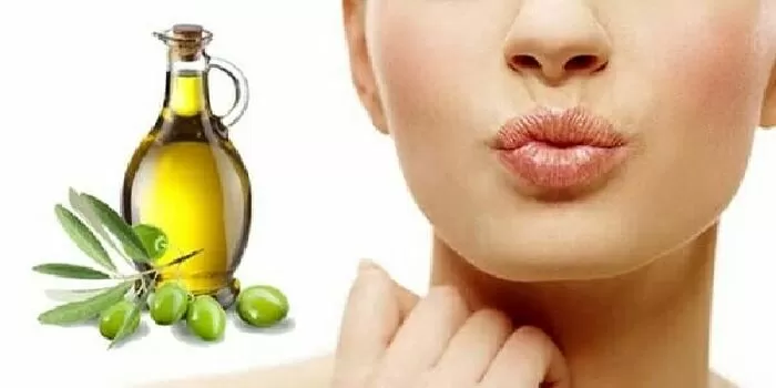 Trị khô môi bằng dầu oliu