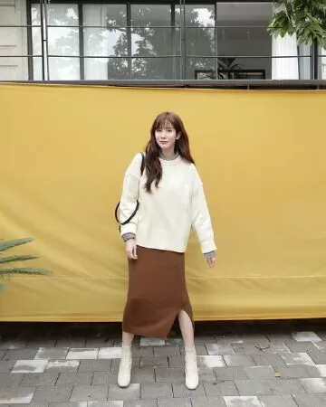 Váy len xẻ cùng áo len