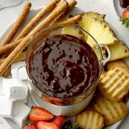 Fondue sô cô la hồ đào