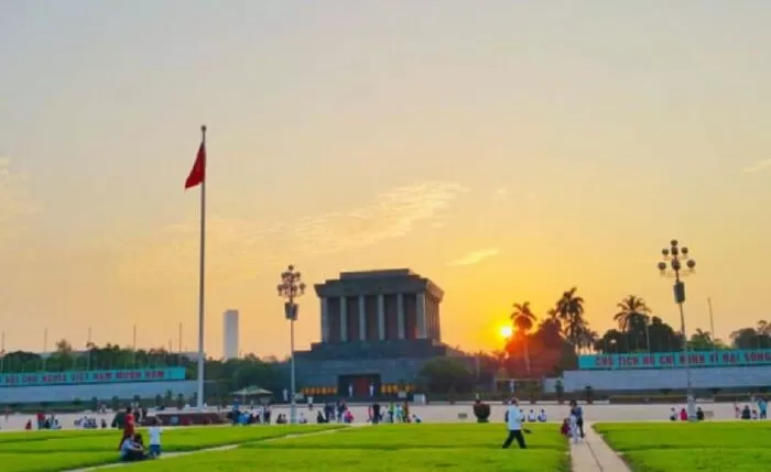 Bài văn phân tích Viếng Lăng Bác của Viễn Phương - Bài số 1