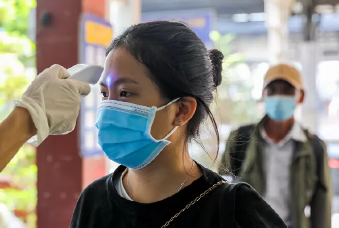 Giữ mình với xung quanh - Quang Vũ