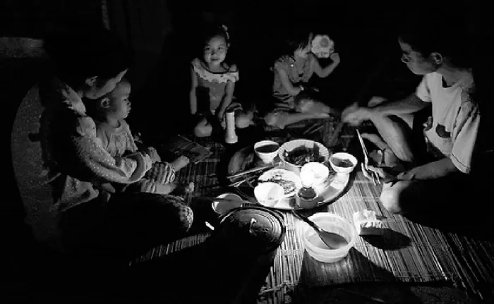 Cảnh Vui Nhà Nghèo