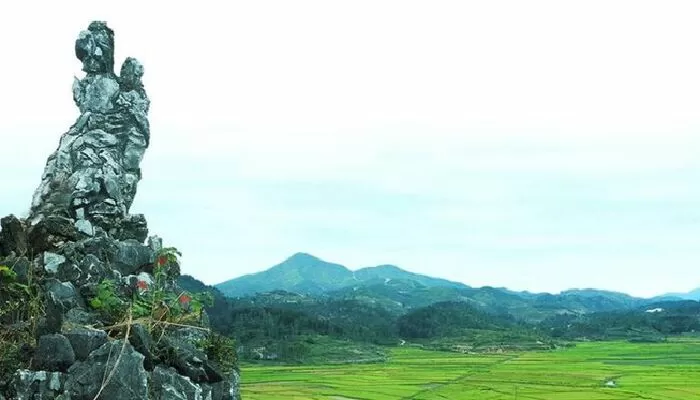 Đại Quách khuê phụ tiễn Quách bạn thướng Yên Kinh