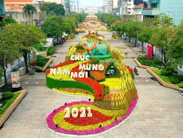 Đường hoa Nguyễn Huệ