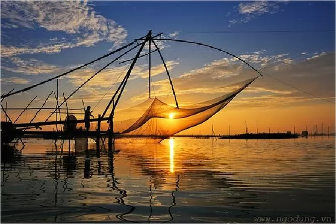 Bài văn phân tích Đoàn thuyền đánh cá số 1
