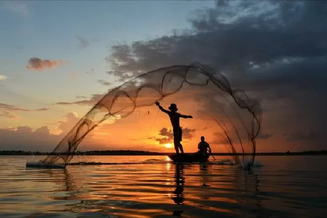 Bài văn phân tích Đoàn thuyền đánh cá số 3