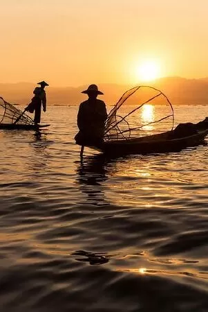 Bài văn phân tích Đoàn thuyền đánh cá số 4