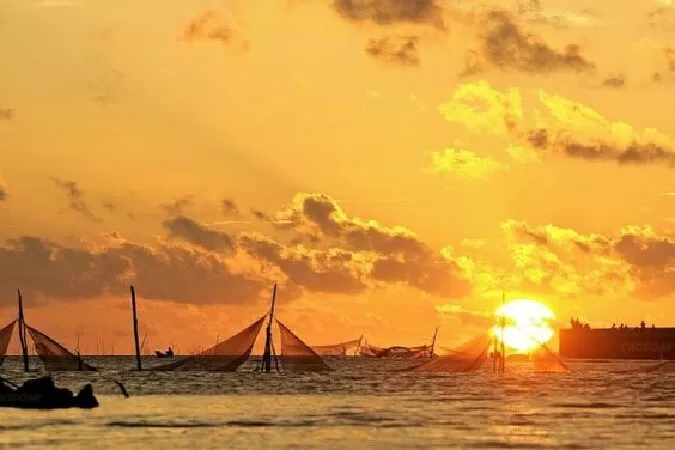 Bài văn phân tích Đoàn thuyền đánh cá số 9