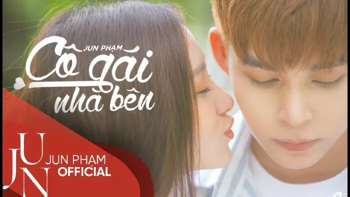 Cô gái nhà bên