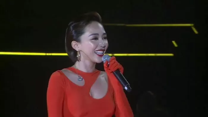 Chẳng cần ai chỉ cần anh