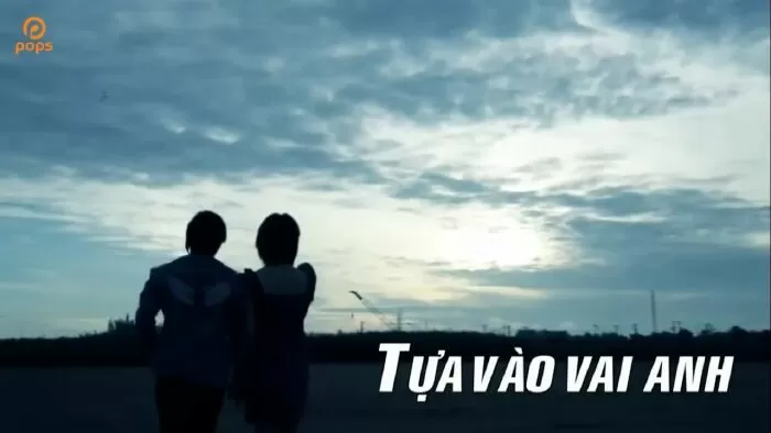 Tựa vào vai anh
