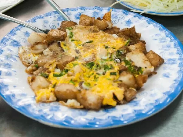 Bột chiên giòn giòn đối diện nhà thờ Hầm
