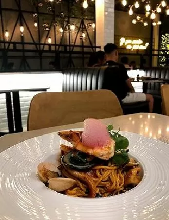 Hẻm Spaghetti Nguyễn Oanh