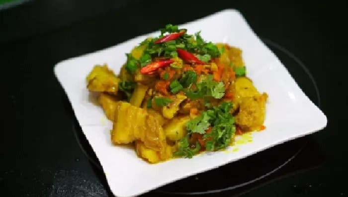 Thịt bắp heo kho nghệ