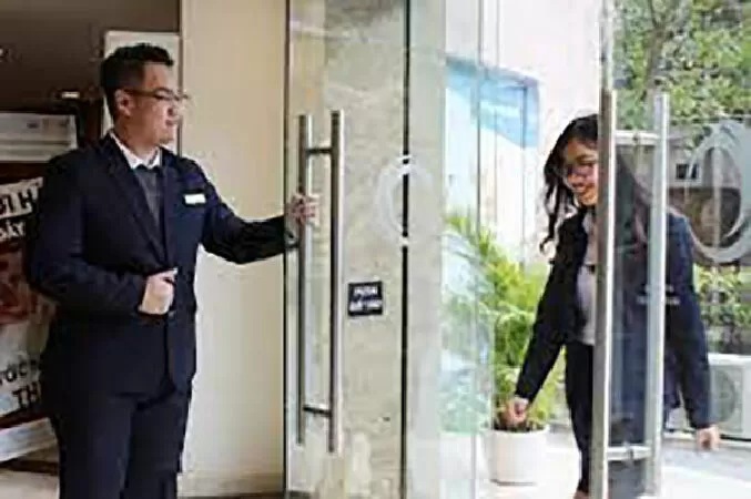 Cửu nguyệt hữu nhân lai phỏng đồng tác