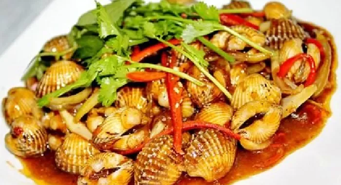 Sò huyết xào me