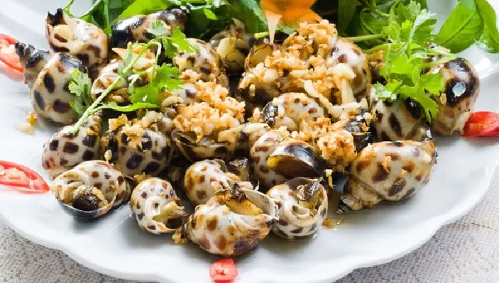 Ốc hương xào tỏi và lá chanh