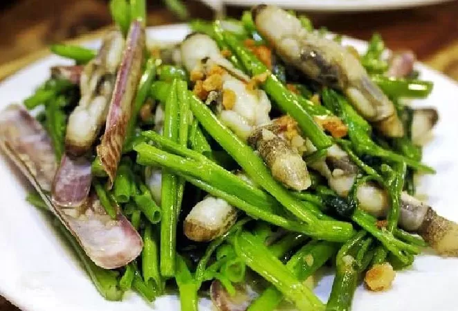 Ốc móng tay xào rau muống
