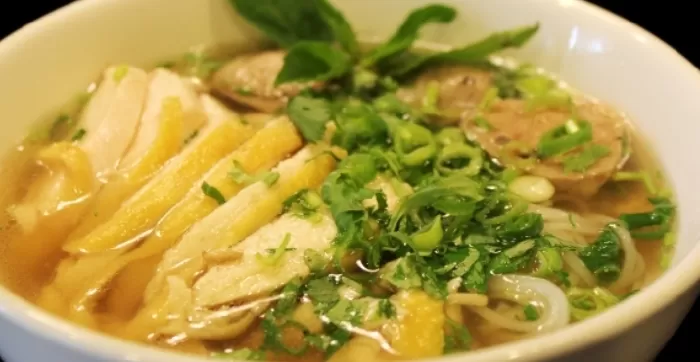 Bún gà lá chanh