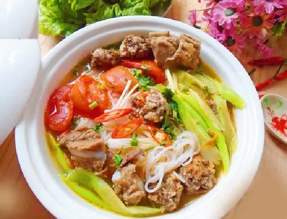 Bún sườn chua