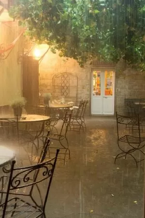 Anh chỉ sợ rồi trời sẽ mưa