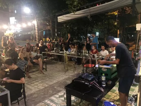 Funky Donkey Bar