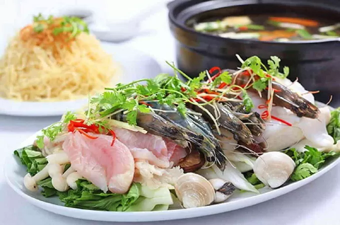 Lẩu hải sản chua cay