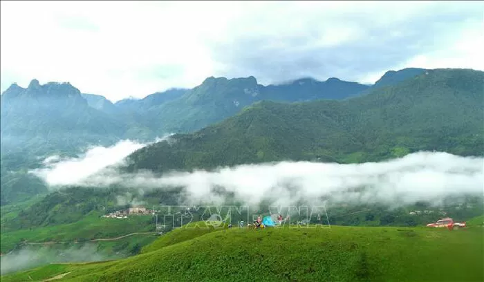 Đăng Hoàng Lâu tẩu bút thị Bắc sứ thị giảng Dư Gia Tân