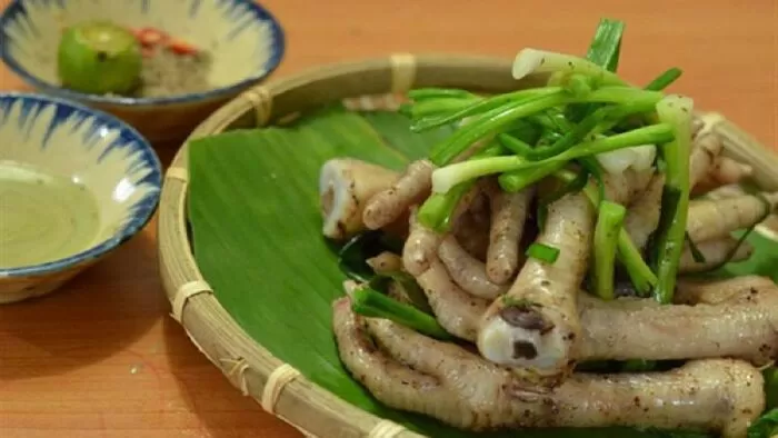 Chân gà hấp hành