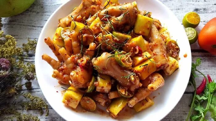 Chân gà sốt thái