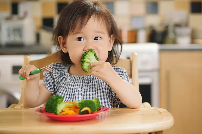 Không vừa ăn vừa chơi