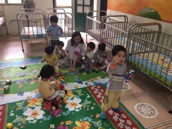 Trung tâm trẻ mồ côi, suy dinh dưỡng