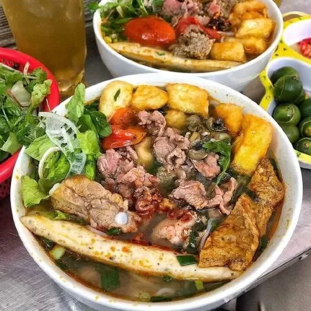 Bún Riêu sườn sụn bắp bò giò tai