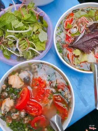 Bún ốc, chả ốc cô Huệ