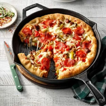 Pizza xúc xích sâu lòng