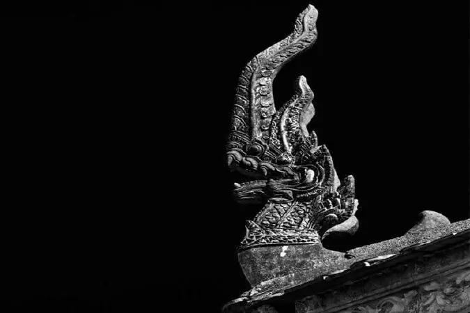 “Ngoảnh mặt với bệ rồng”