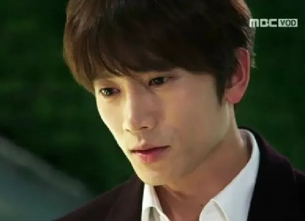 Ji Sung (vai Cha Do-hyun) – Phim: Kill Me, Heal Me (2015) - Tìm lại chính mình