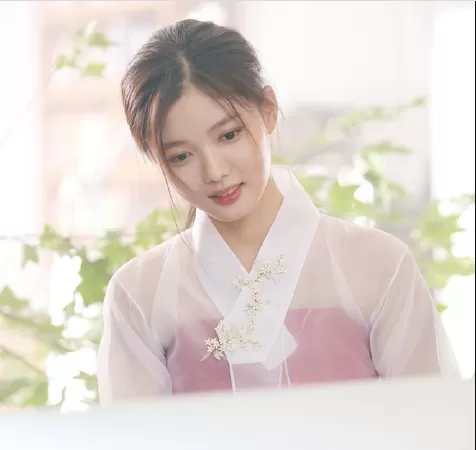 Kim Yoo Jung - Mây họa ánh trăng (2016)