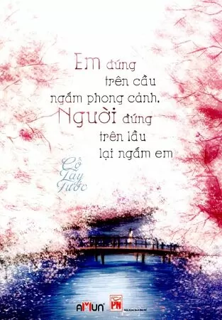 Em đứng trên cầu ngắm phong cảnh, người đứng trên lầu lại ngắm em