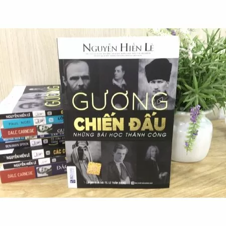 Gương Chiến Đấu