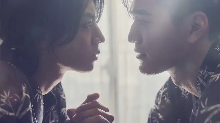Lại Gần Rồi Yêu Em - History 4: Close To You (2021)
