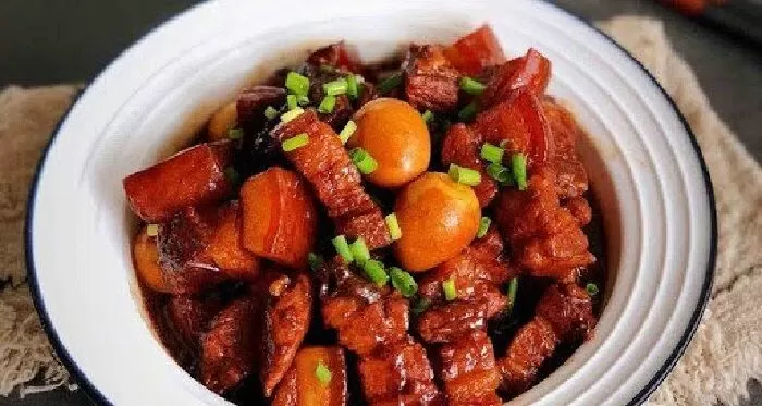 Thịt kho trứng
