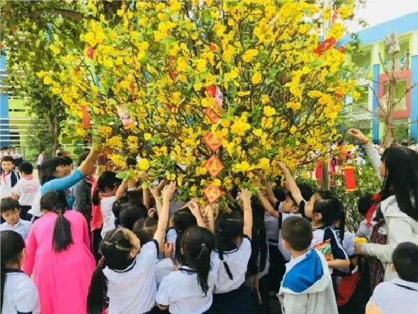 Hái lộc đầu năm
