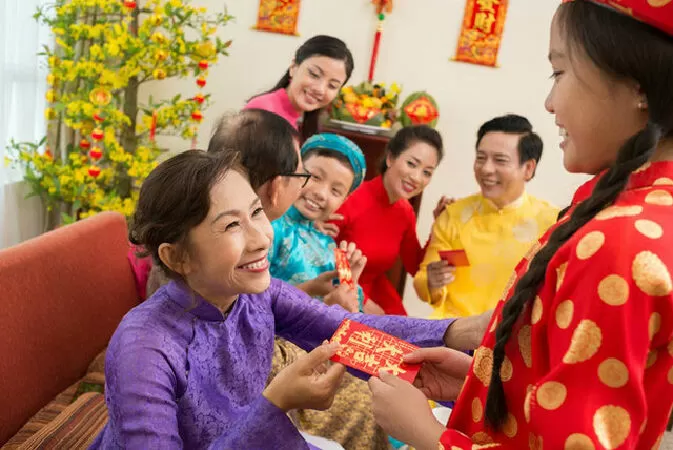 Lì xì mừng tuổi