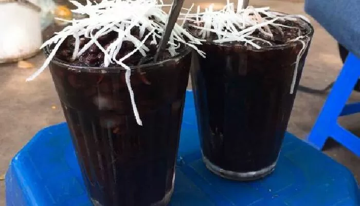 Đầu tiên chè đỗ đen quen thuộc giản dị