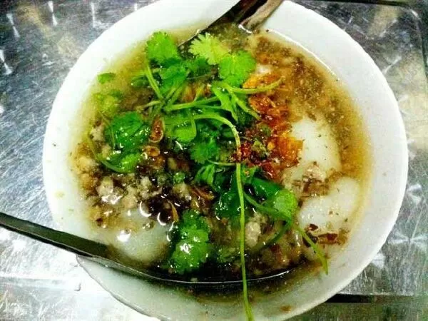 Bánh đúc nóng Hà Nội tại Hàng Bè