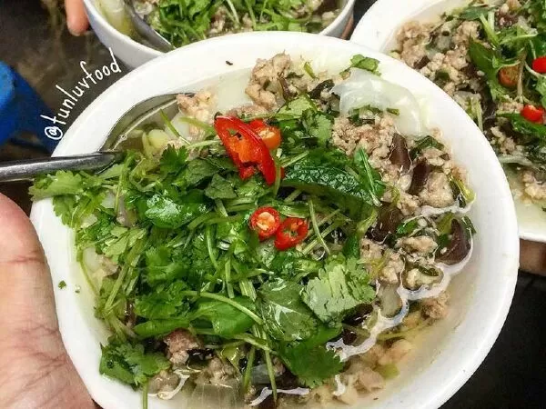 Bánh đúc nóng Minh Khai